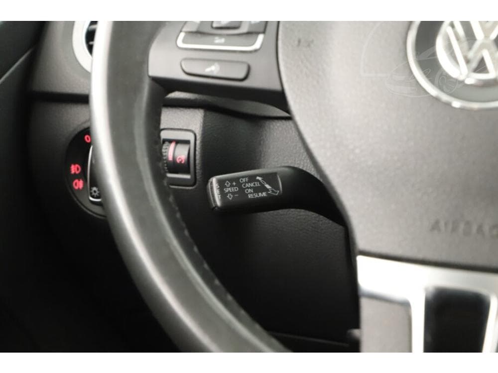 2012 Volkswagen TIGUAN - 13