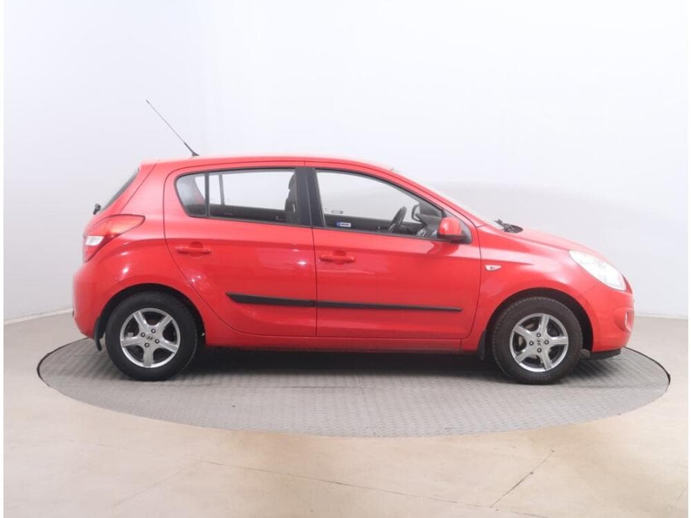 2011 Hyundai i20 - 11