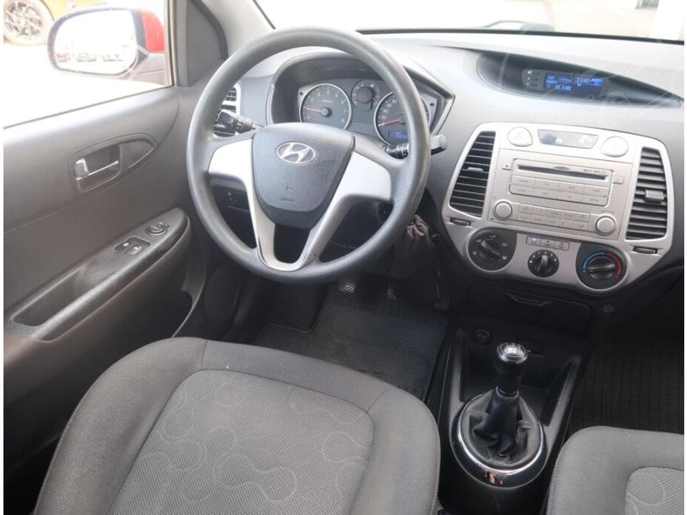 2011 Hyundai i20 - 13