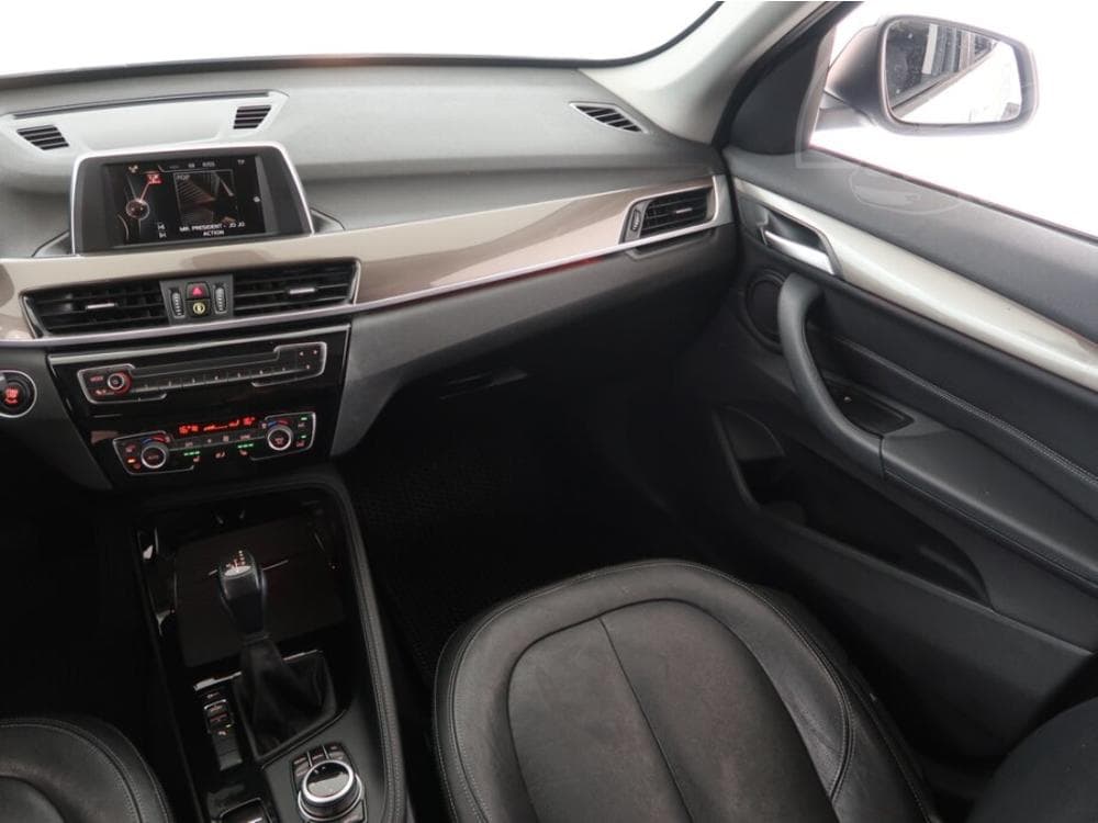 2016 BMW X1 - 8