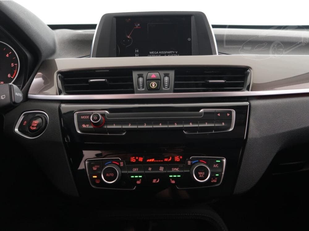 2016 BMW X1 - 12