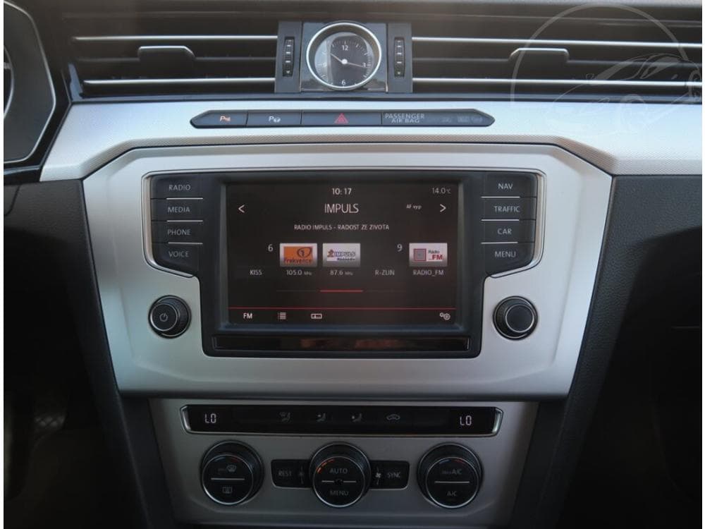 2015 Volkswagen PASSAT - 12