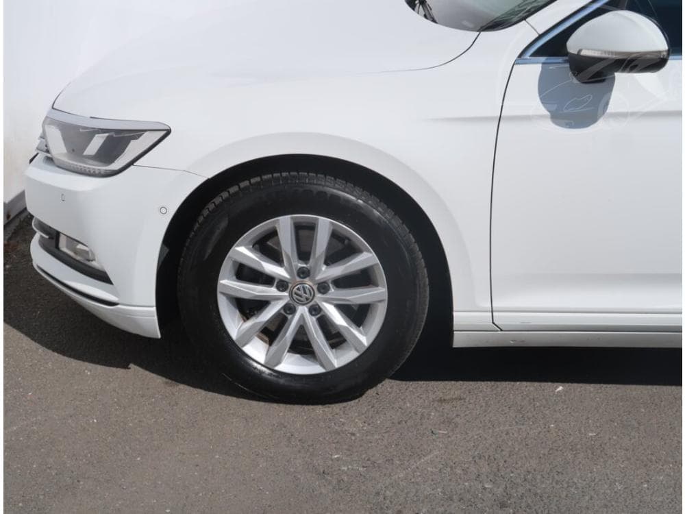 2015 Volkswagen PASSAT - 15