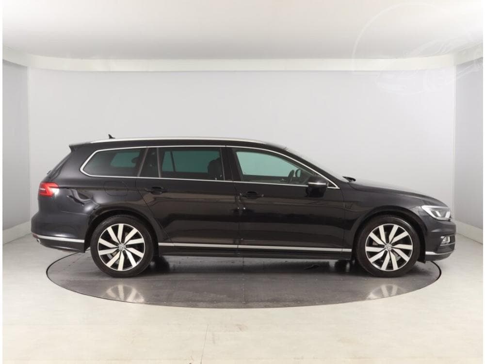 2019 Volkswagen PASSAT - 16