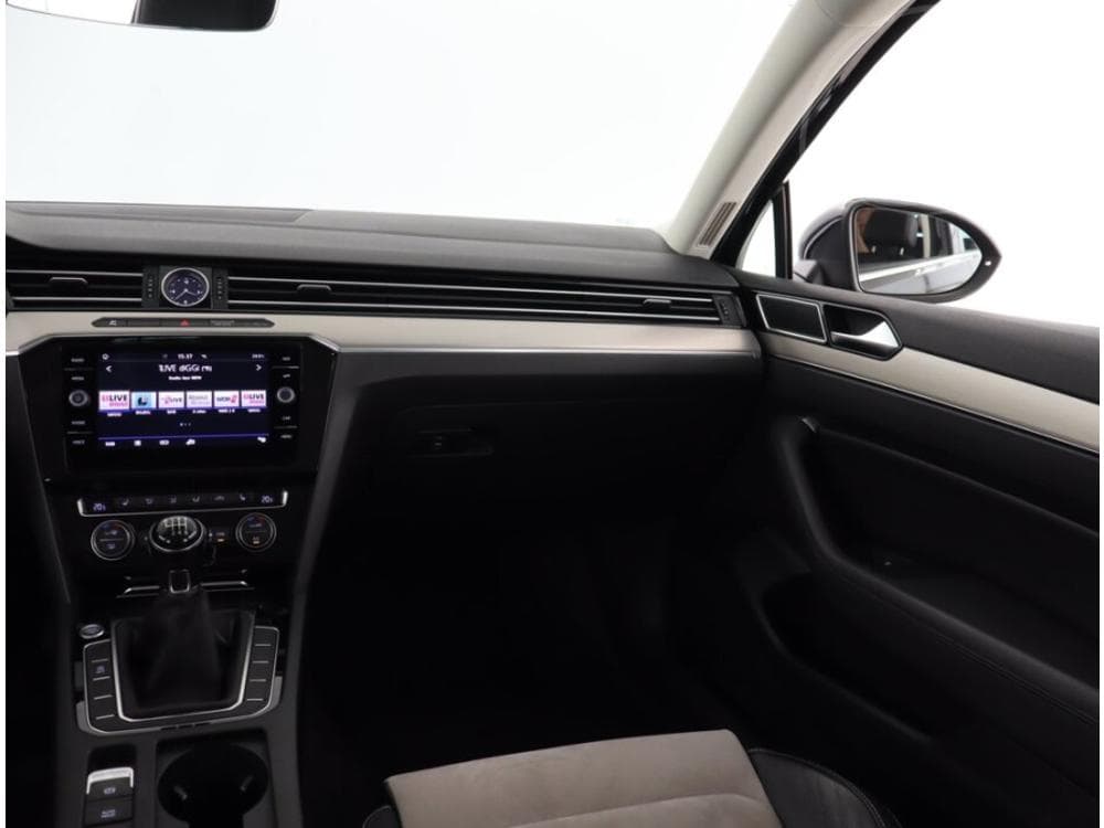 2019 Volkswagen PASSAT - 22