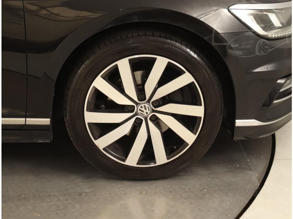 2019 Volkswagen PASSAT - 40