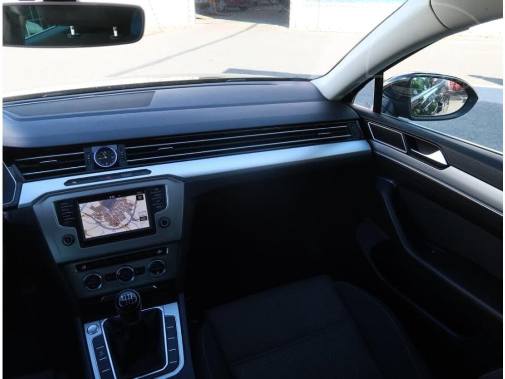2015 Volkswagen PASSAT - 8