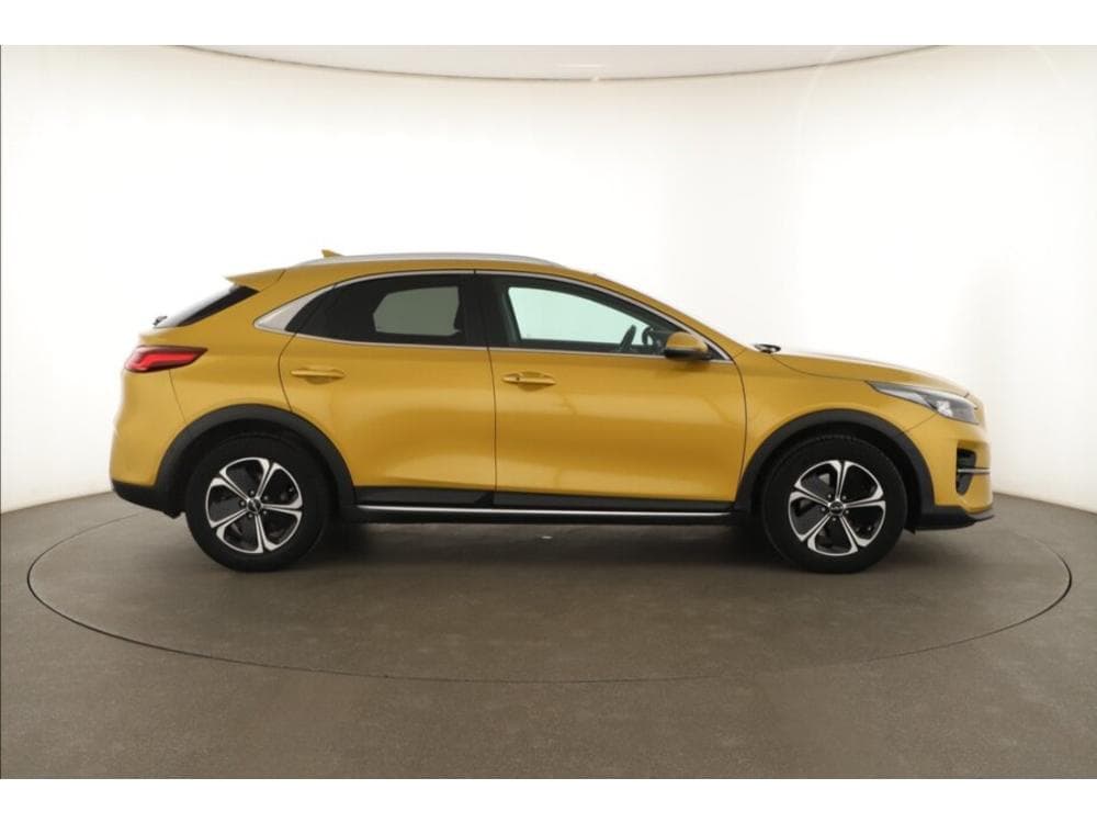 2022 Kia XCEED - 11