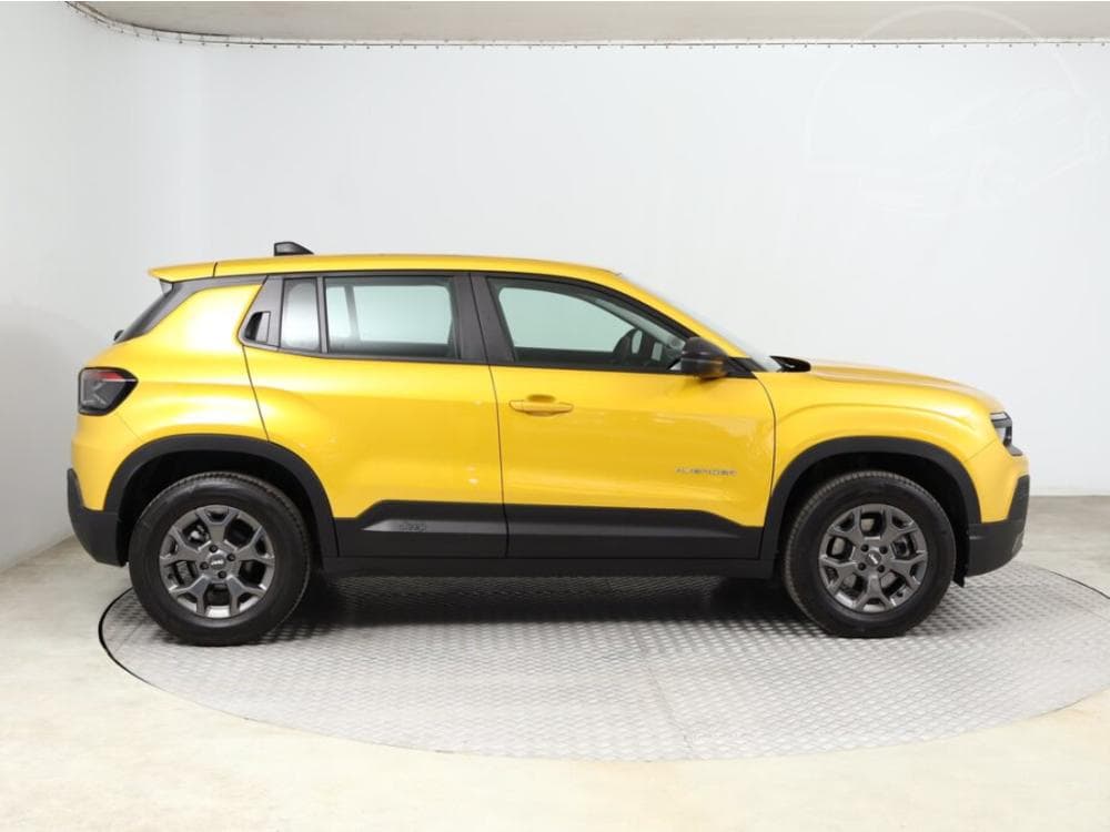 2025 Jeep AVENGER - 11