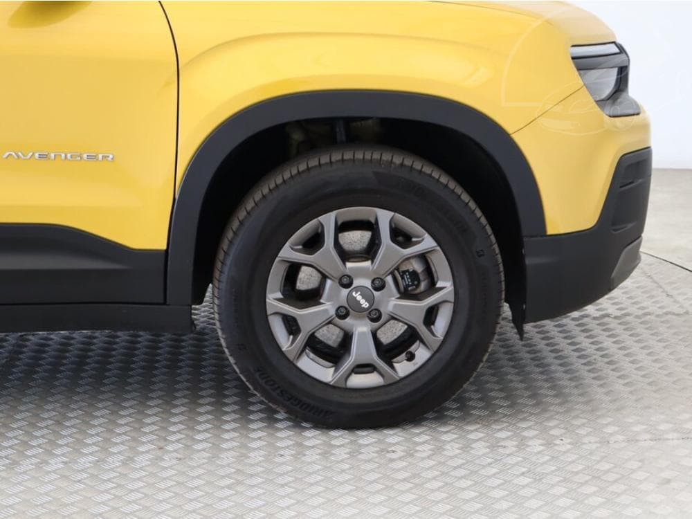 2025 Jeep AVENGER - 25