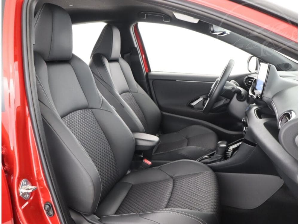 2023 Toyota YARIS - 17