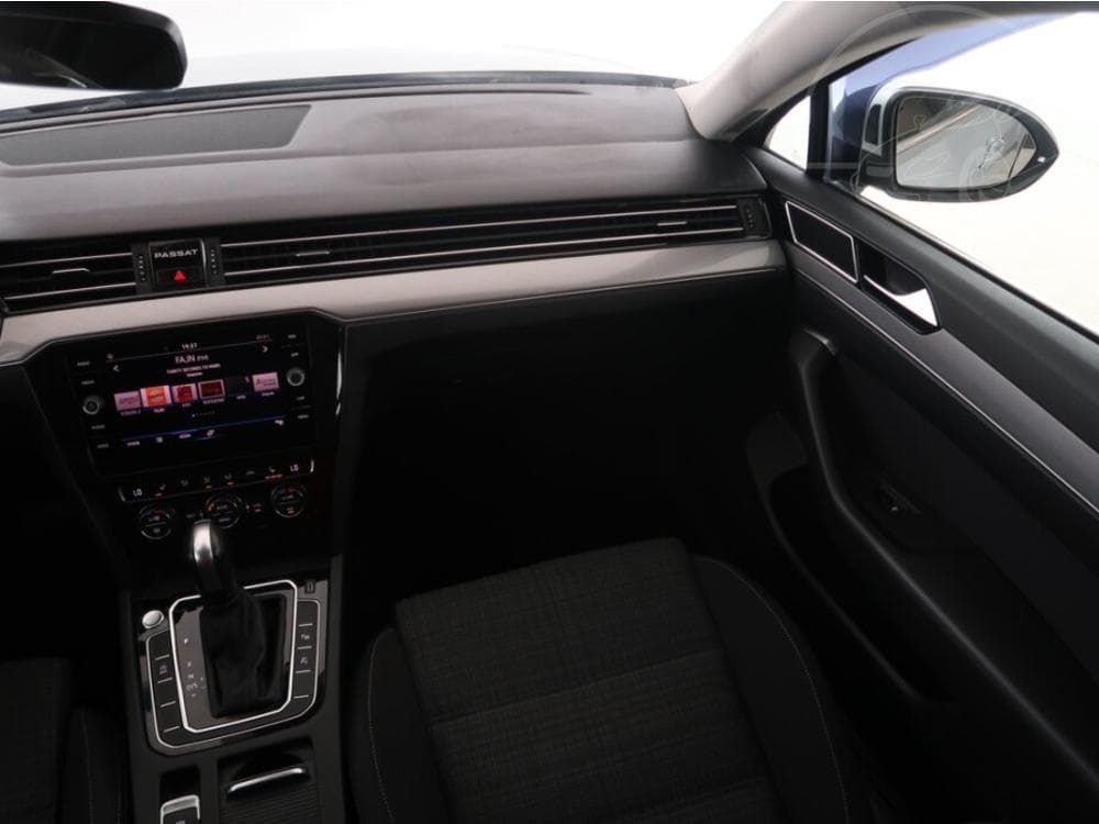 2020 Volkswagen PASSAT - 22