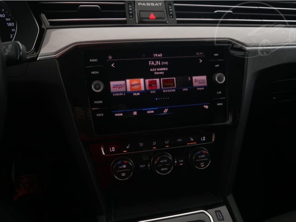2020 Volkswagen PASSAT - 34