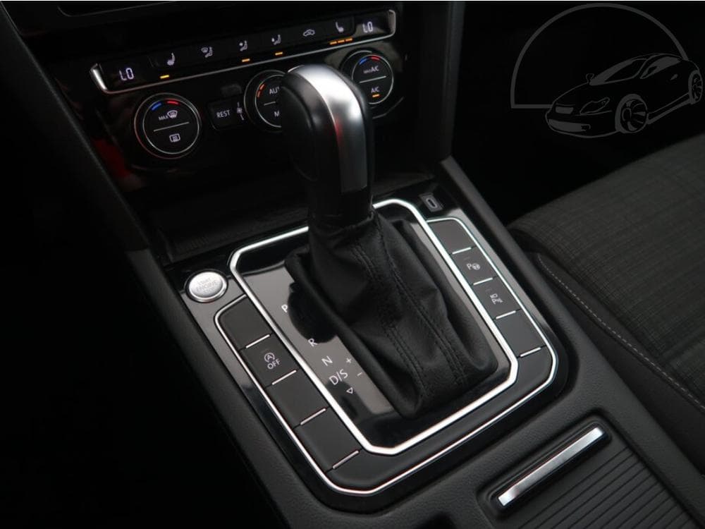 2020 Volkswagen PASSAT - 37