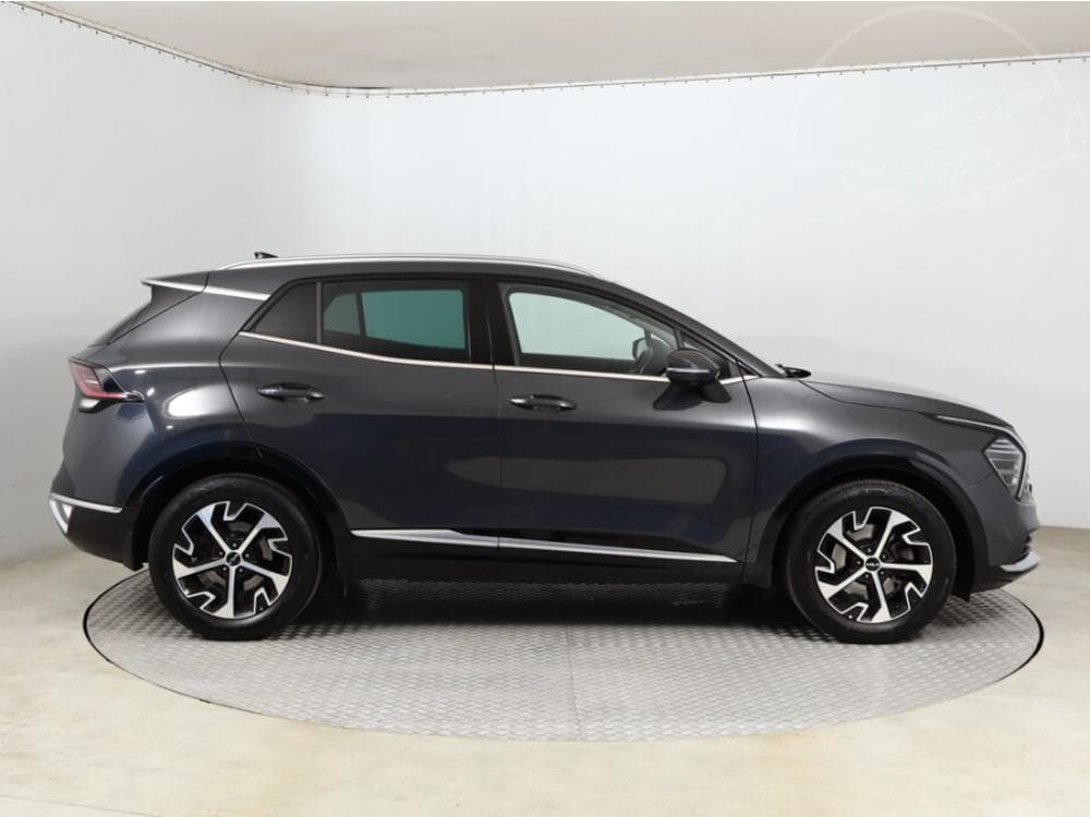 2022 Kia SPORTAGE - 11