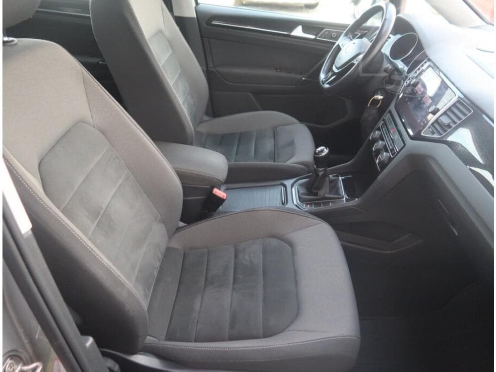 2018 Volkswagen GOLF - 9
