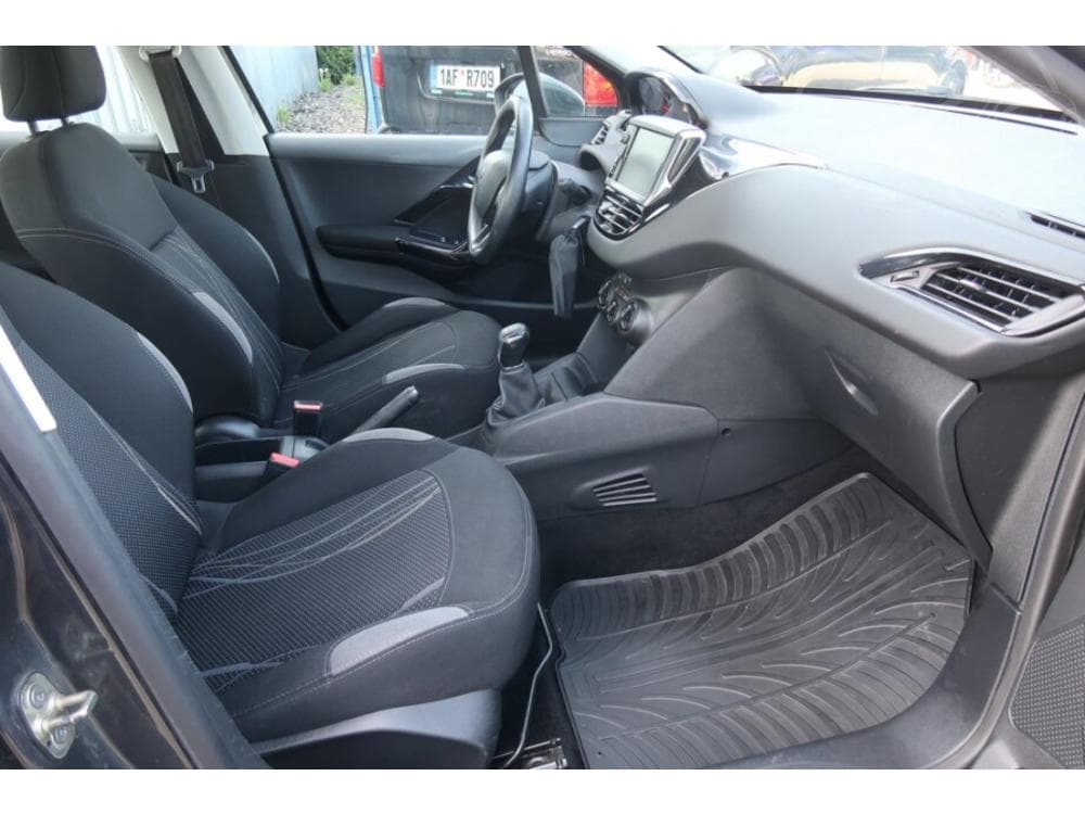 2014 Peugeot 208 - 9