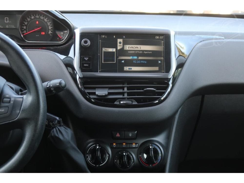 2014 Peugeot 208 - 12