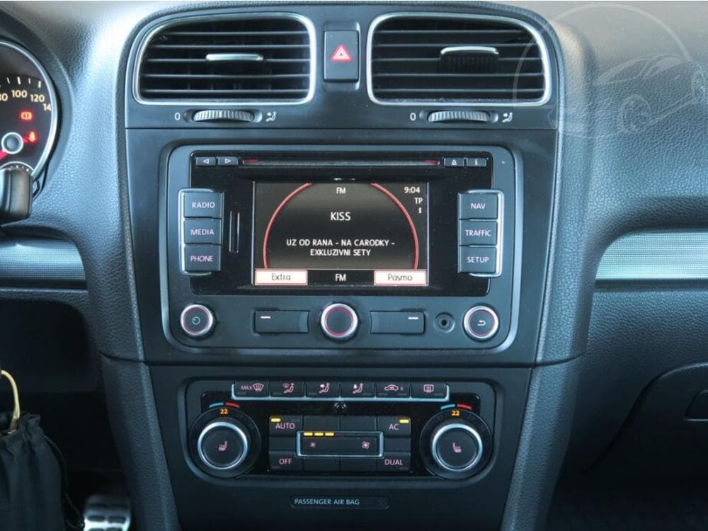 2011 Volkswagen GOLF - 12