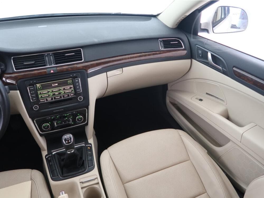 2013 Škoda SUPERB - 8