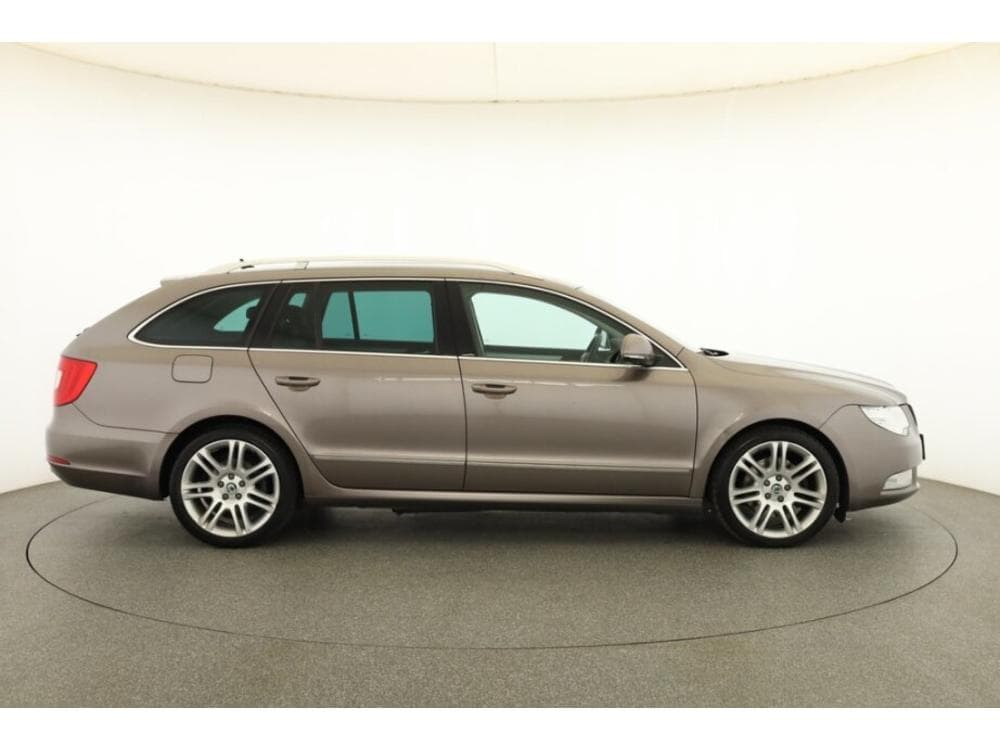 2010 Škoda SUPERB - 6