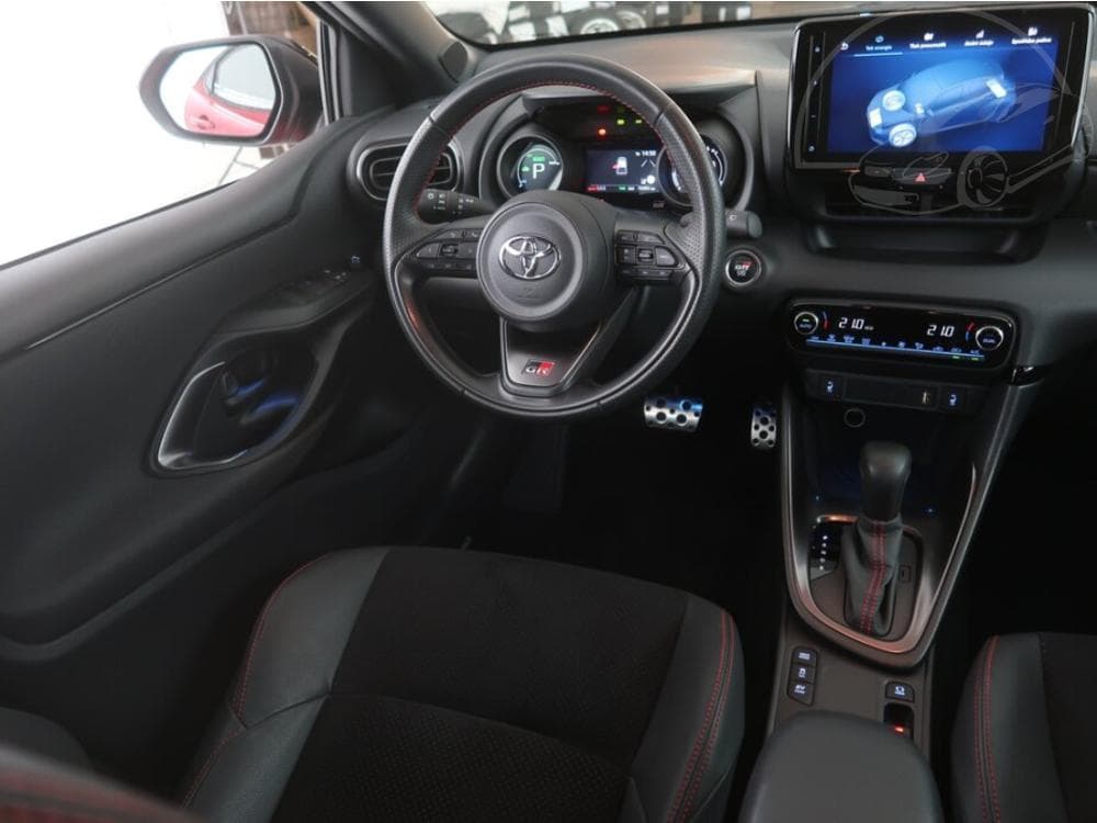 2023 Toyota YARIS - 13