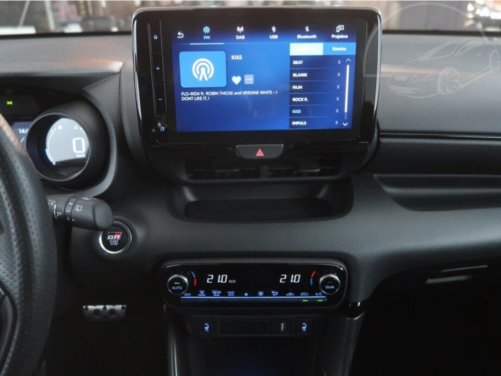 2023 Toyota YARIS - 23