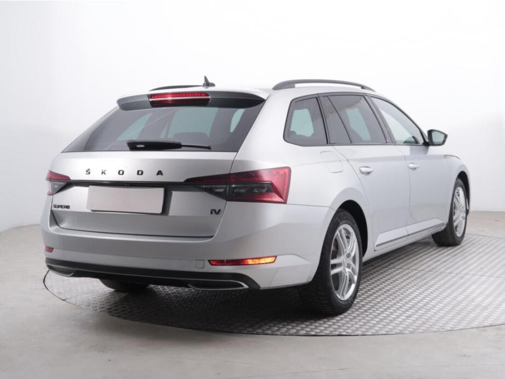 2020 Škoda SUPERB - 9
