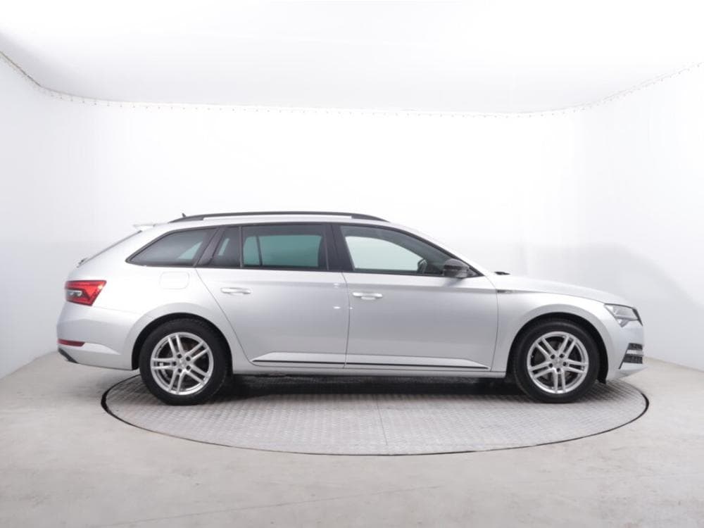 2020 Škoda SUPERB - 11