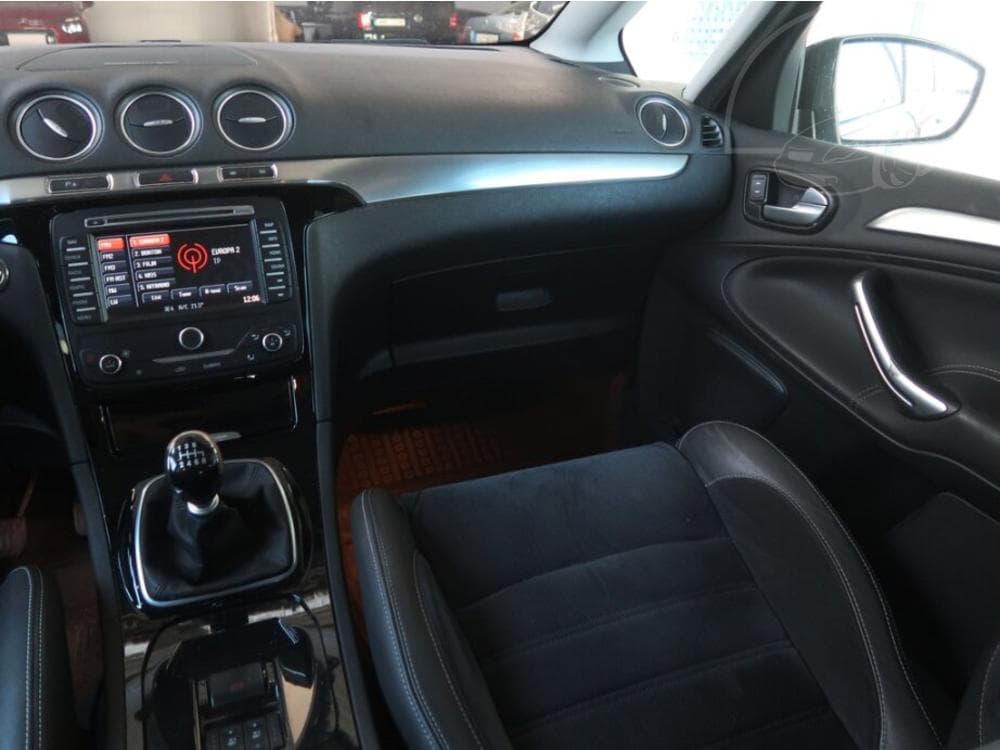 2011 Ford S-MAX - 8