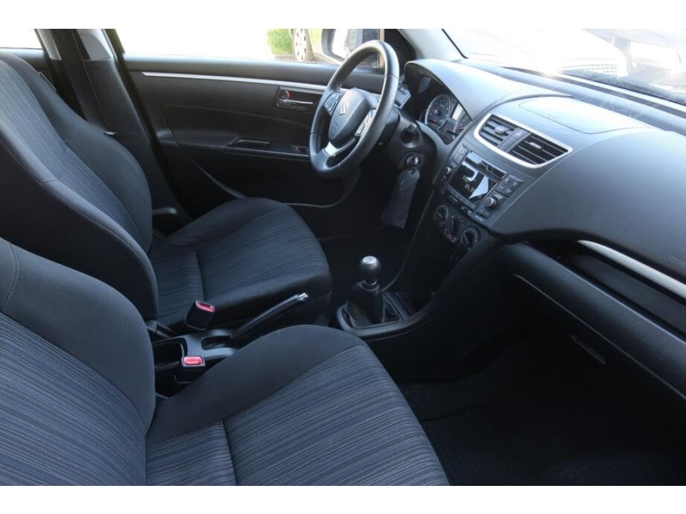 2015 Suzuki SWIFT - 9