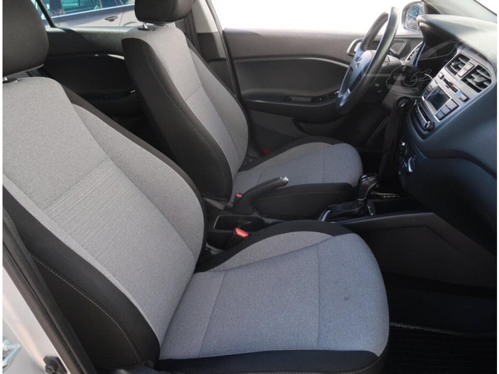 2016 Hyundai i20 - 9