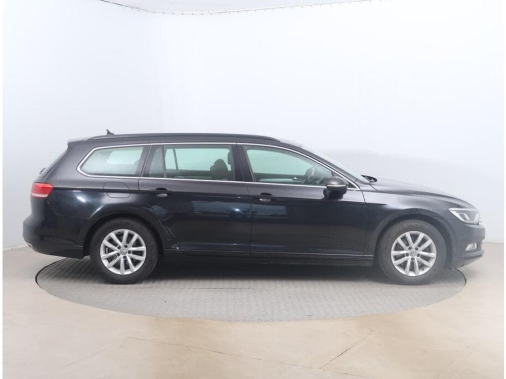 2016 Volkswagen PASSAT - 6