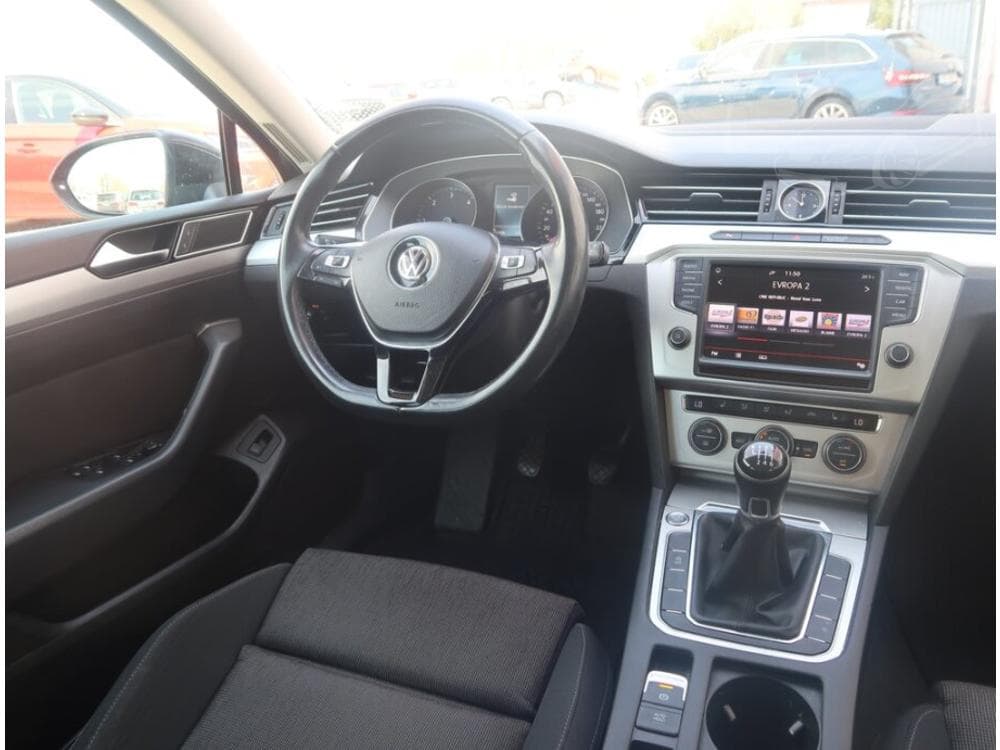 2016 Volkswagen PASSAT - 7