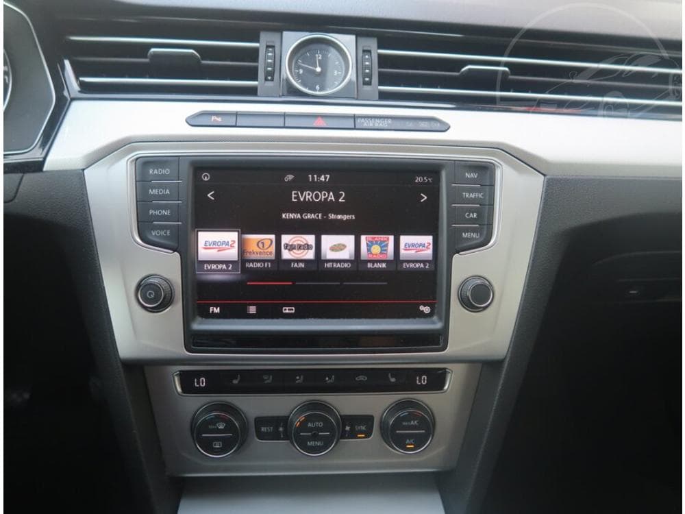 2016 Volkswagen PASSAT - 12