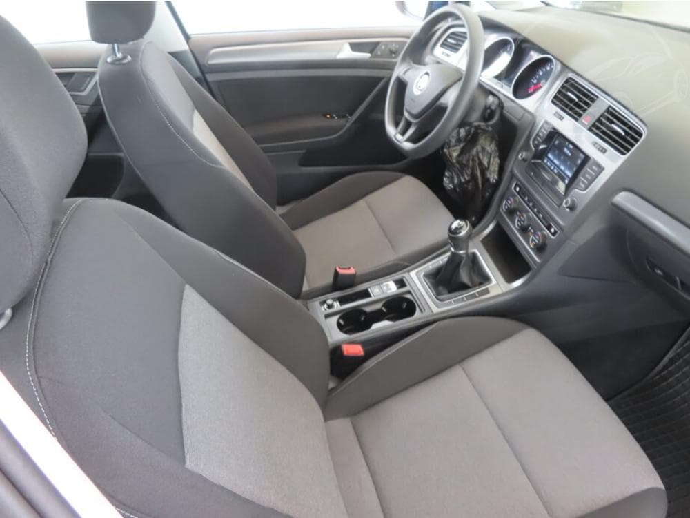 2016 Volkswagen GOLF - 9
