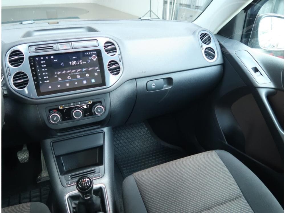 2012 Volkswagen TIGUAN - 8