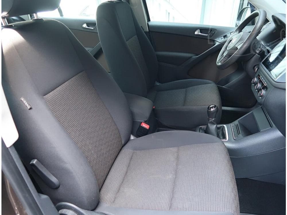 2012 Volkswagen TIGUAN - 9