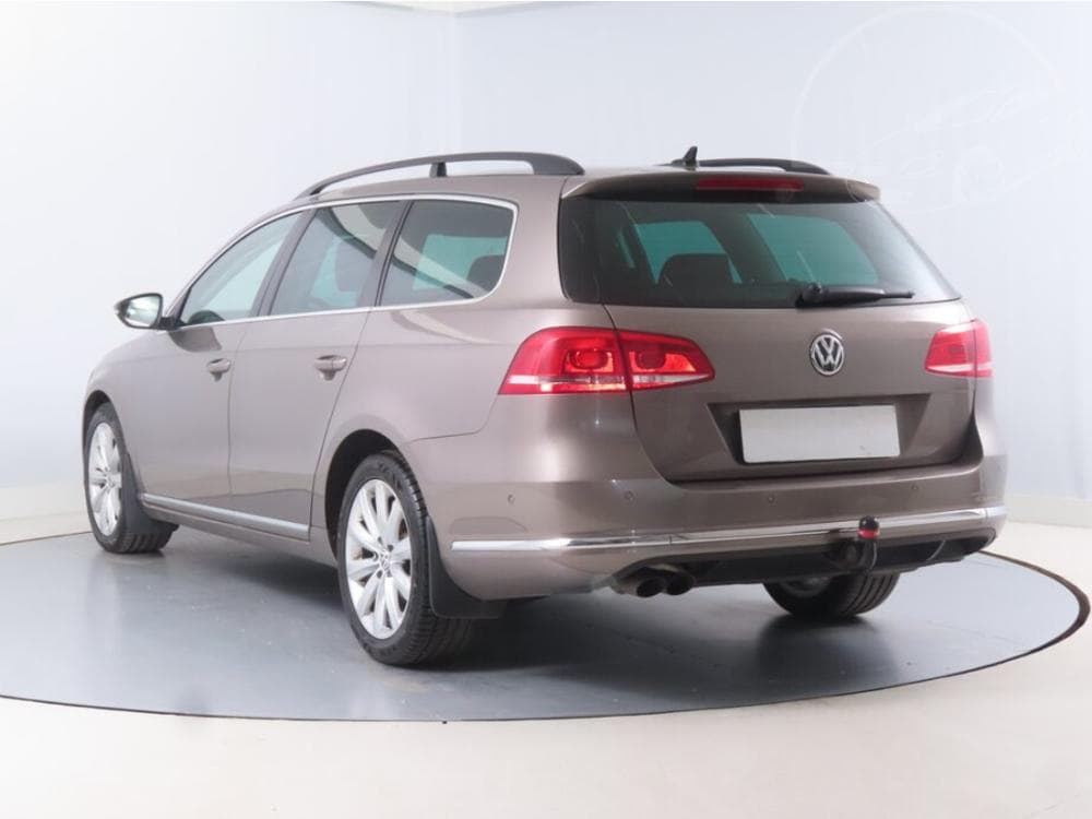 2011 Volkswagen PASSAT - 4