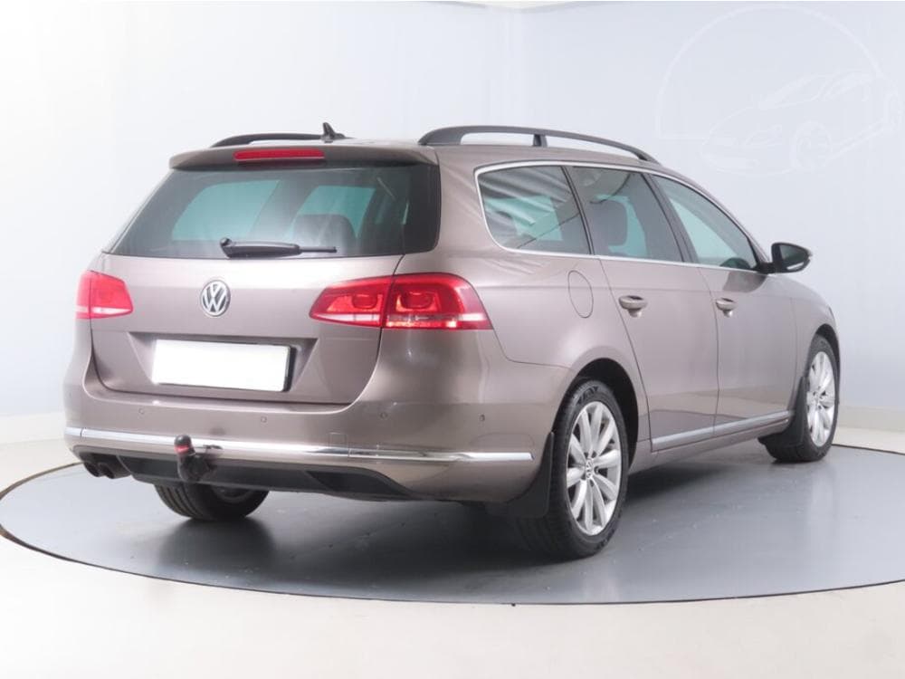 2011 Volkswagen PASSAT - 5