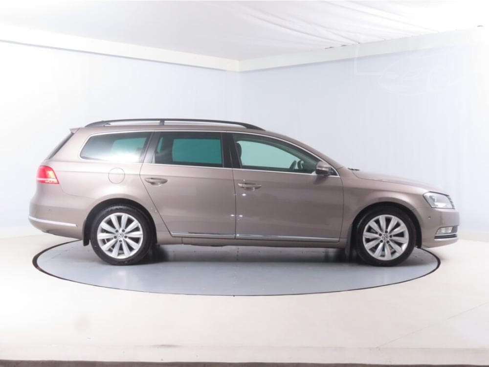 2011 Volkswagen PASSAT - 6