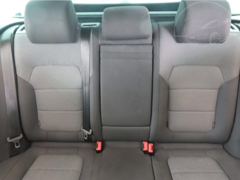 2011 Volkswagen PASSAT - 10