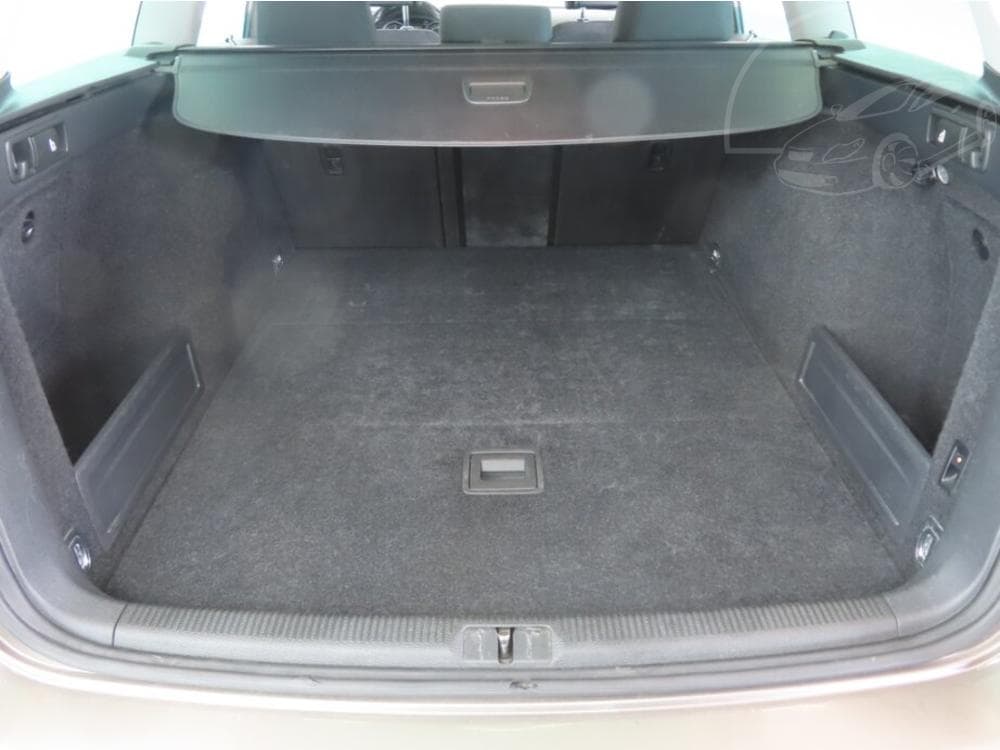 2011 Volkswagen PASSAT - 13