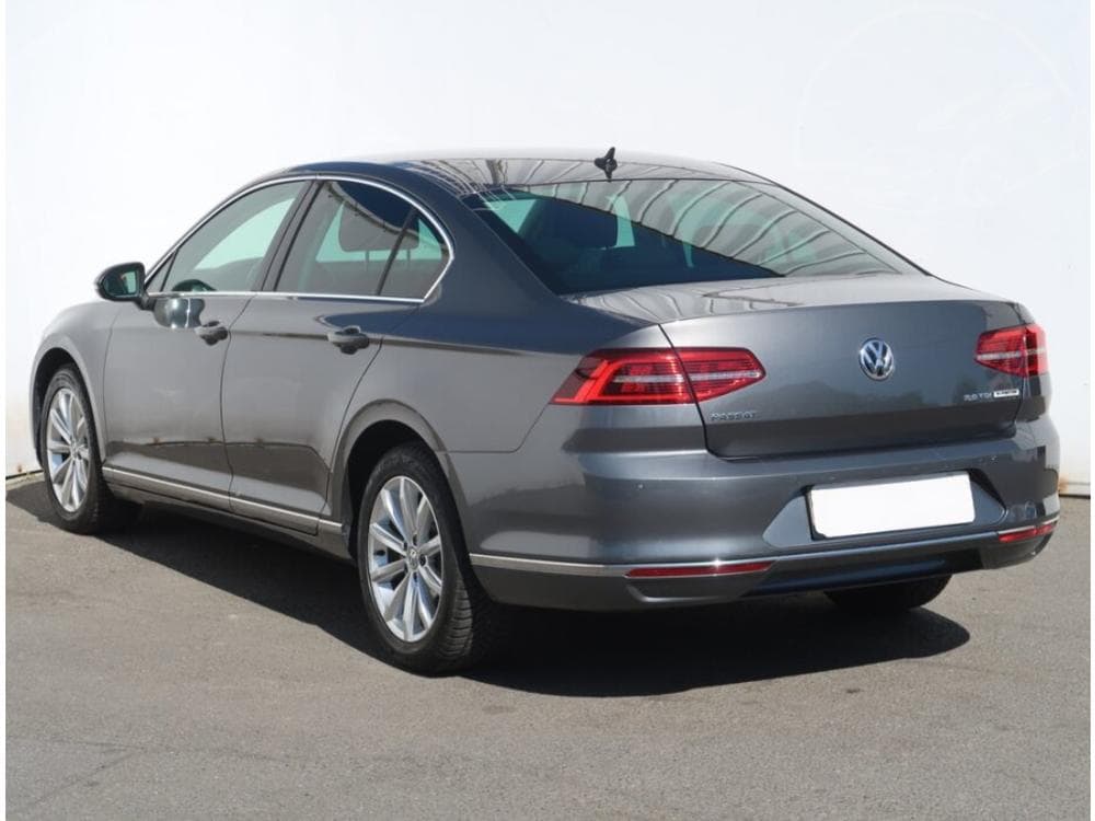 2017 Volkswagen PASSAT - 7