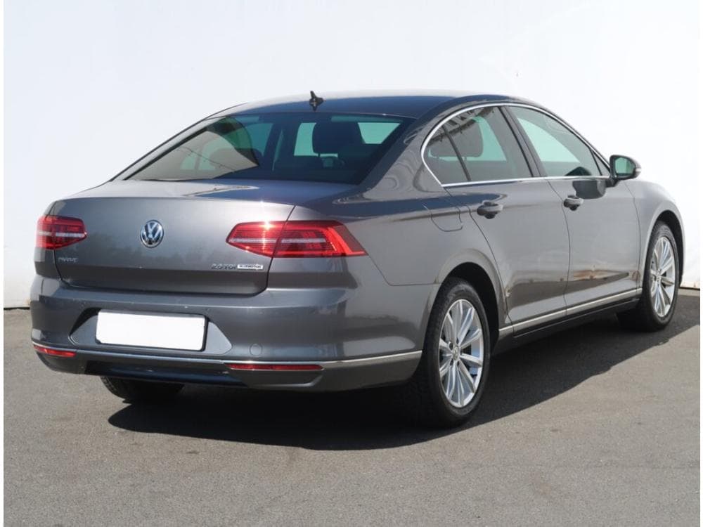 2017 Volkswagen PASSAT - 9