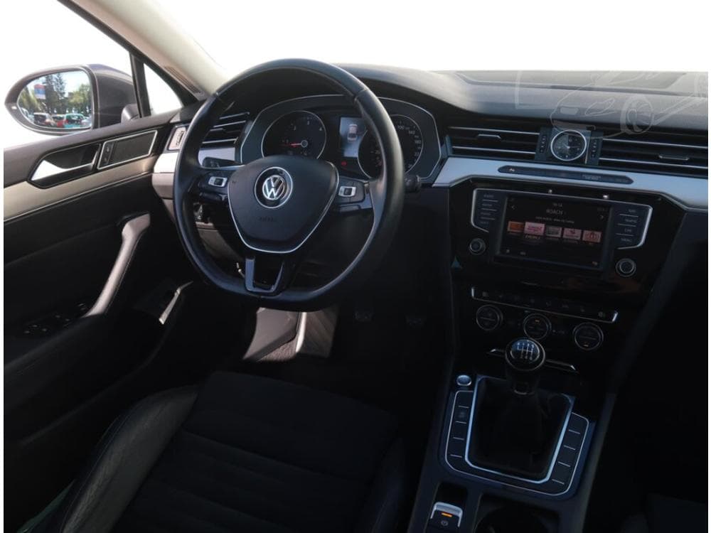 2017 Volkswagen PASSAT - 13
