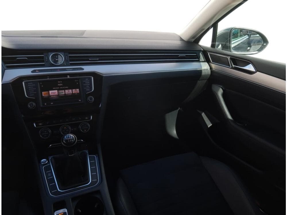 2017 Volkswagen PASSAT - 15
