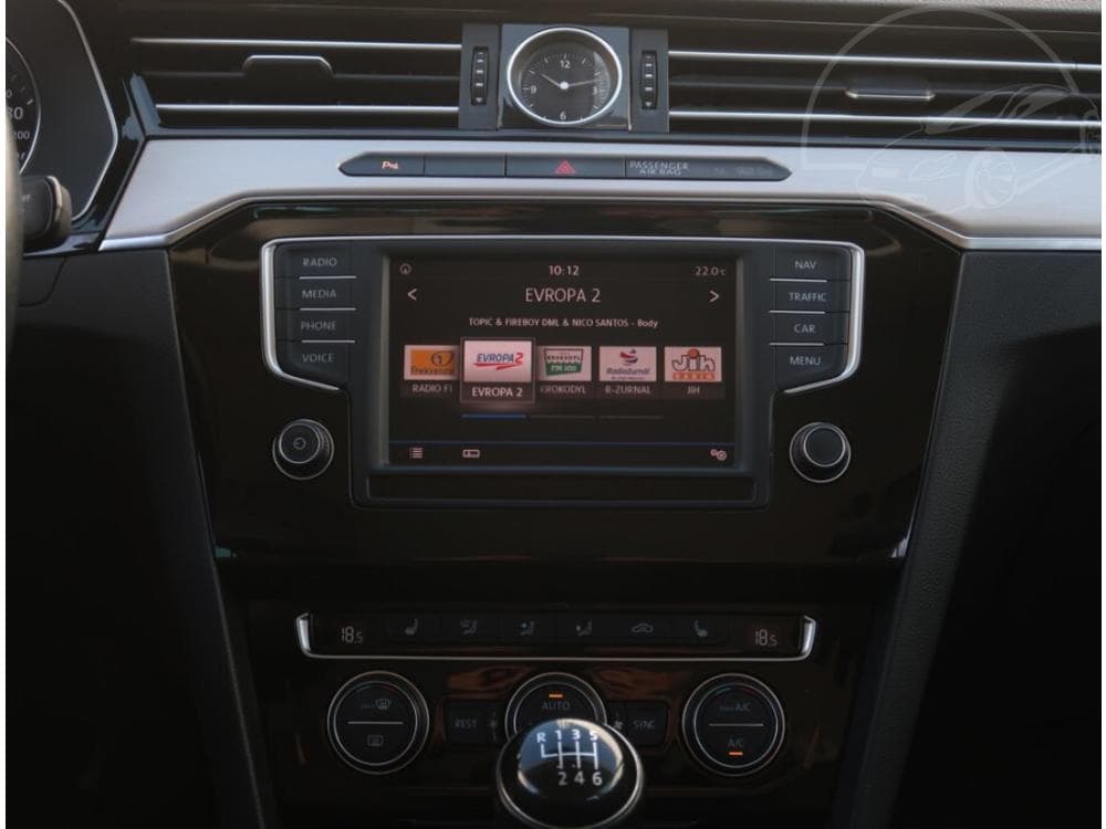2017 Volkswagen PASSAT - 23
