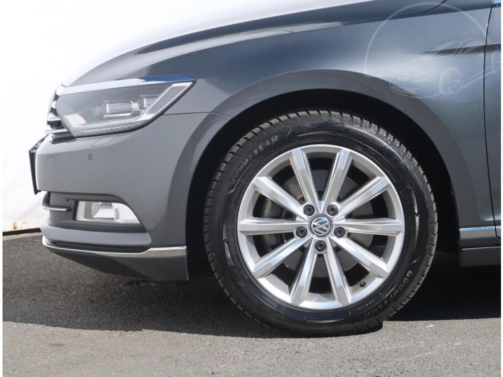 2017 Volkswagen PASSAT - 29