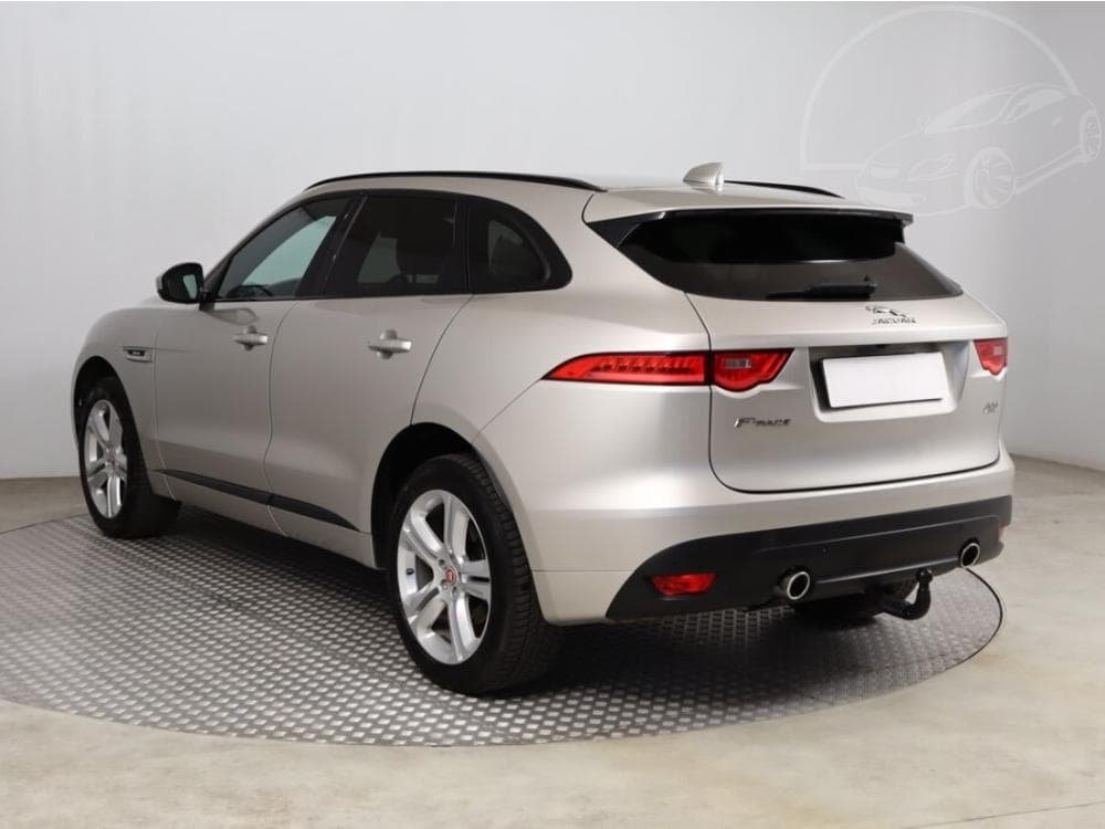 2018 Jaguar F-PACE - 10